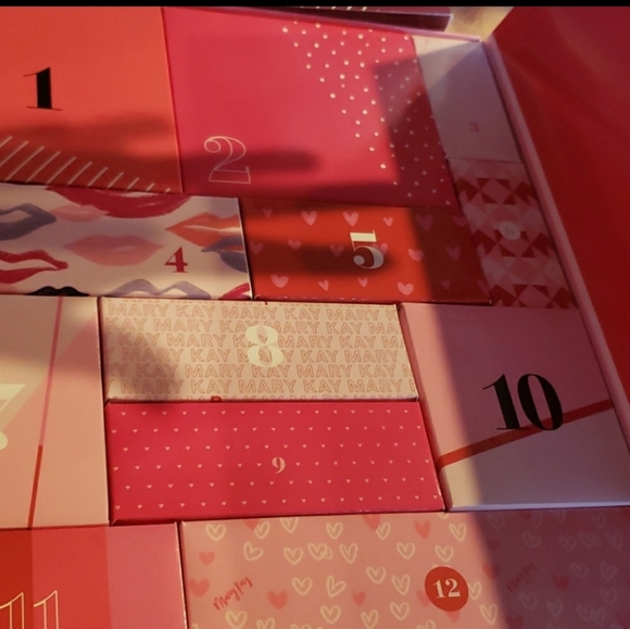 NEW Mary Kay 12 Days of Faves - Picture 7 of 7